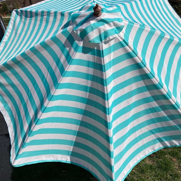 Brand new 9 foot patio umbrella